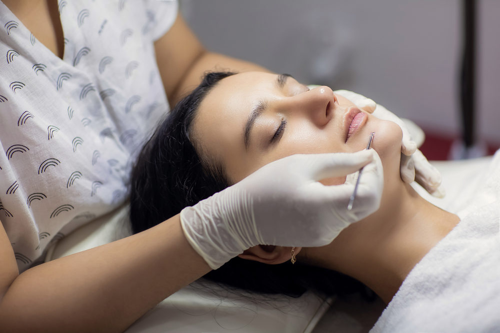 Woman getting a facial extraction